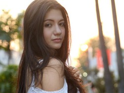 Cara Cassandra Lee Hadapi Fans Agresif