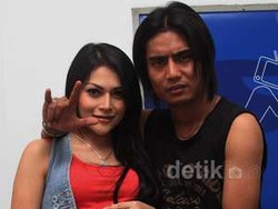 Usai Gugatan Cerainya Dicabut, Hubungan Charly dan Regina Mulai Membaik