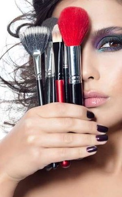 Kenapa Wanita Menjual dan Membeli Makeup Bekas di Internet?
