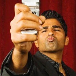 Selfie Sambil Bugil Dianggap Tindakan Kriminal