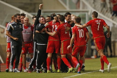 Selangkah Lagi, The Dragons