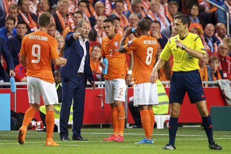 Prancis Masih (Sangat) Jauh, Belanda!