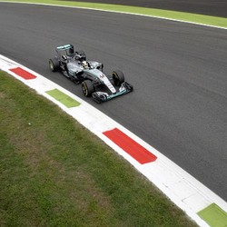 Hamilton Lagi-lagi Tercepat, Ungguli Rosberg dan Vettel