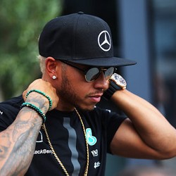 Hamilton Tak Setuju Mercedes Pasok Mesin untuk Red Bull