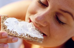 Apa yang Terjadi Pada Tubuh Saat Kita Ngidam Makanan Manis atau Pedas? (2)