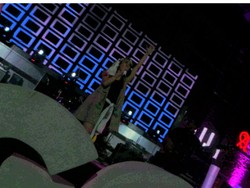 Muah! Andien Hadiahi Ciuman Mesra untuk Fans di Bali