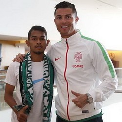 Martunis Dapat Handphone Baru dari Ronaldo