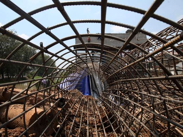 Proyek Tol Becakayu Dikebut Siang Malam