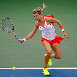 Bouchard dan Venus Melaju