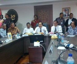 Rizal Ramli Gelar Rapat Listrik, Menteri ESDM Tidak Hadir