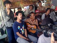 d'Masiv Ngamen di Terminal Bus Depok