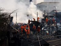 Lapak Pemulung di Semanggi Terbakar