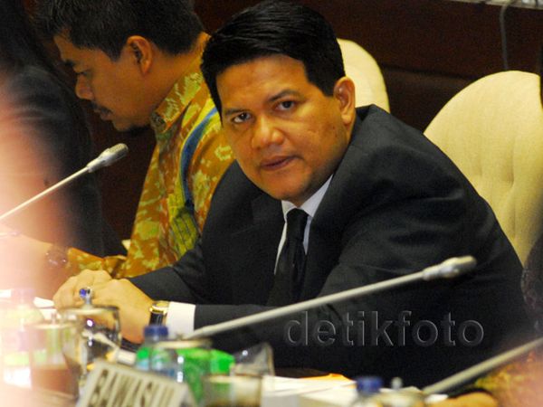 KPU, Bawaslu dan Komisi II Rapat Bahas Pilkada Serentak