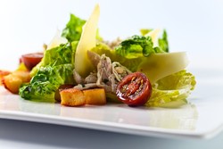 Segar Renyah, Caesar Salad dengan Aneka Topping yang Sehat Mengenyangkan
