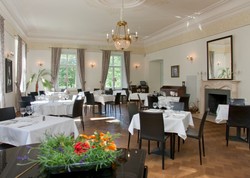 Restoran Ini Beri Tagihan Pengunjung Karena Mengotori Taplak Meja