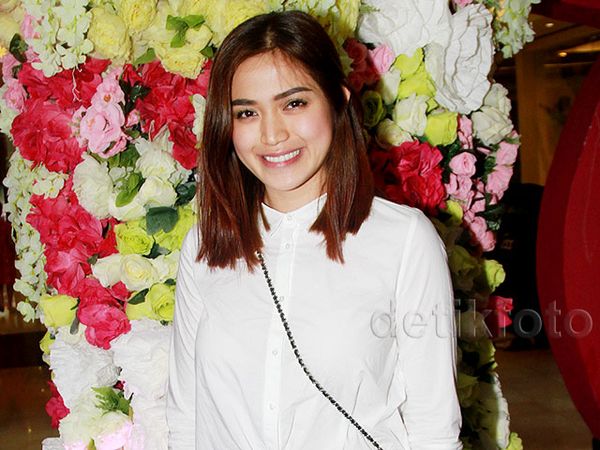Jessica Iskandar Cantik dengan Make-up Natural