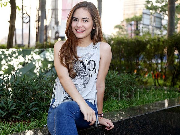 Stefhanie Zamora Tetap Cantik Tampil Kasual