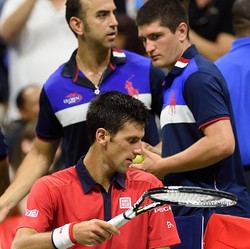 Djokovic Pura-pura Tidak Tahu Usai Injak Raket Sampai Rusak