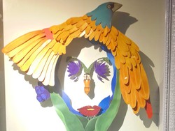 Seniman Diraratri Bikin Wajah Pop Art dengan Burung Brasil