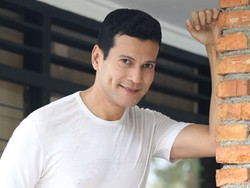 Adam Jordan, Aktor yang Punya Gelar Sarjana Hukum