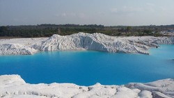 Siapa Sangka, Bangka Punya Danau Sebiru Ini