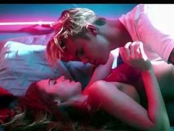 Ciuman, Adegan Ranjang Hingga Skateboard di Balik Video Klip Baru Justin Bieber