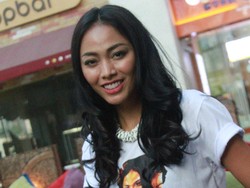Depresi Hingga Ditawar Om-om, Pengalaman Whulandari Herman di Film Pertama
