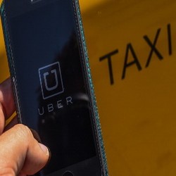 Dilarang Berkeliaran di Bandung, Uber Taksi Tetap Beroperasi