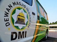 Daihatsu Serahkan 50 Gran Max ke Dewan Masjid Indonesia