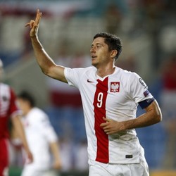 Polandia Lumat Gibraltar 8-1