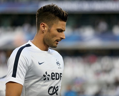 Giroud Santai Saja Tanggapi Kritik dan Cemoohan