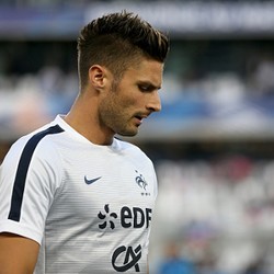 Giroud Santai Saja Tanggapi Kritik dan Cemoohan