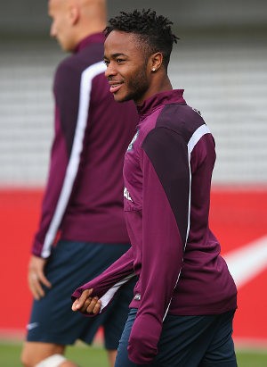 Hodgson: Sterling Bisa Capai 100 Caps bersama Inggris