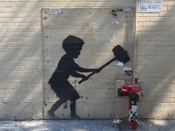 Dismaland Nge-hits, Bagaimana dengan Grafiti Banksy Lainnya?