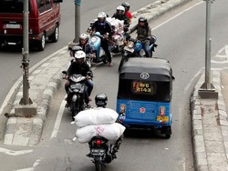 Ahok Minta Polisi Hukum Pemotor yang Lawan Arus