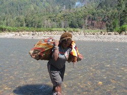 Hai Wanita Jangan Manja, Malu Sama Mama Papua