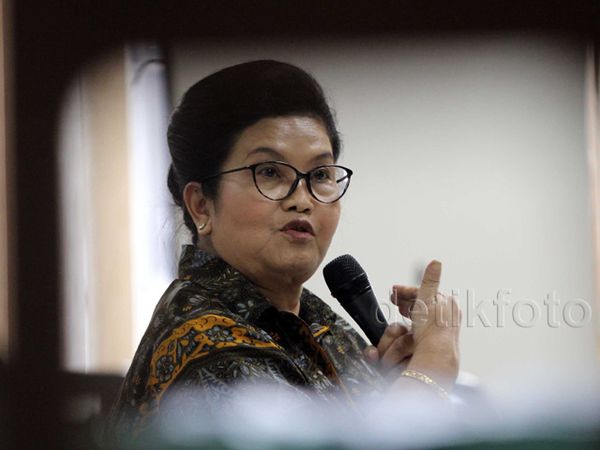 Siti Fadilah Supari Bersaksi di Pengadilan Tipikor