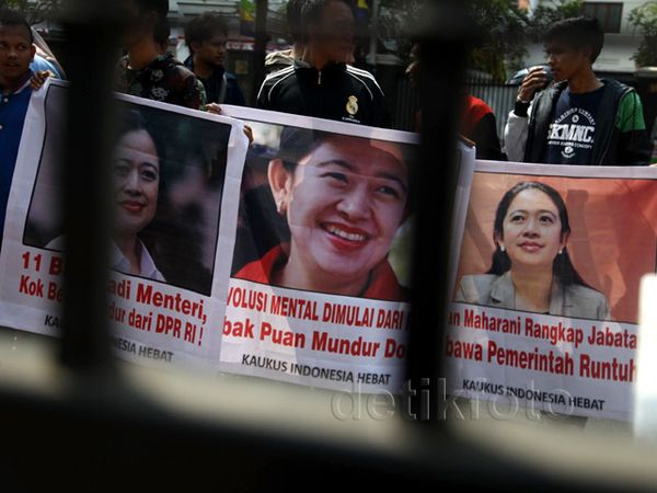 Demo Tuntut Puan Mundur dari DPR