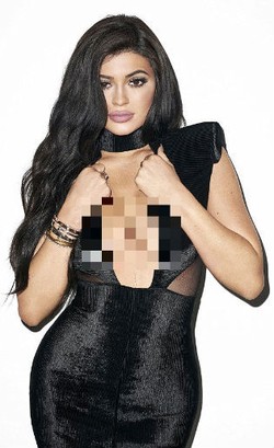 Baru 18 Tahun, Kylie Jenner Foto Seksi dengan Lingerie di Majalah Galore