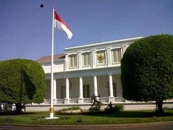 Bahas Kondisi Ekonomi, Gubernur BI dan Ketua OJK Merapat ke Istana