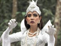 Hiii... Serem Banget! Bella Shofie Jadi Ratu Buaya Putih