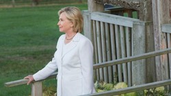 Hillary Clinton Minta Maaf Soal Email Pribadi