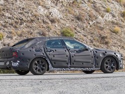 Volvo Sedan S90 Hybrid Mulai Tampil