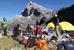 Hari ke-12: Ini Dia Tempat Kemping Tertinggi di Indonesia!