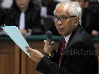 OC Kaligis Bacakan Eksepsi
