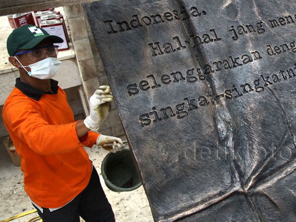 Pembersihan Tugu Proklamasi