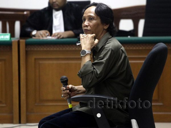 Hakim Tolak Eksepsi Mandra