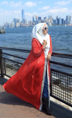 Syuting di Patung Liberty, Anniesa Hasibuan Jadi Pusat Perhatian