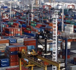 Pelabuhan Tanjung Priok Dikuasai 13 Pengusaha Lapak