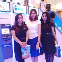 Buka Tabungan atau Kartu Kredit di Sini Ditemani SPG Cantik Lho